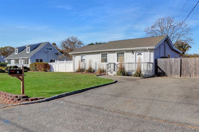 view of front of property with a front yard