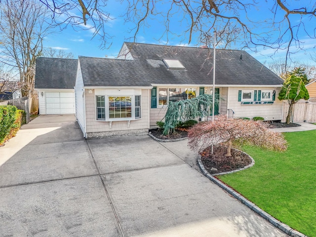 view of front of home featuring a front yard