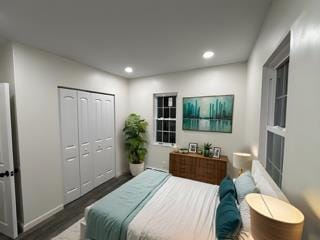 bedroom with a closet, baseboards, wood finished floors, and recessed lighting