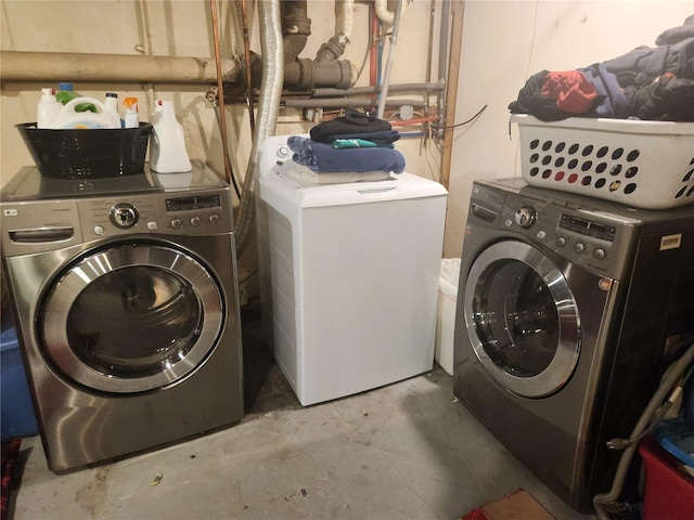 laundry room with washer and clothes dryer