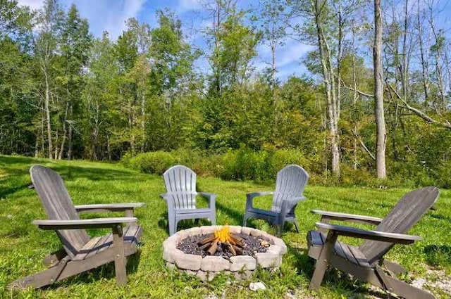 view of yard featuring an outdoor fire pit