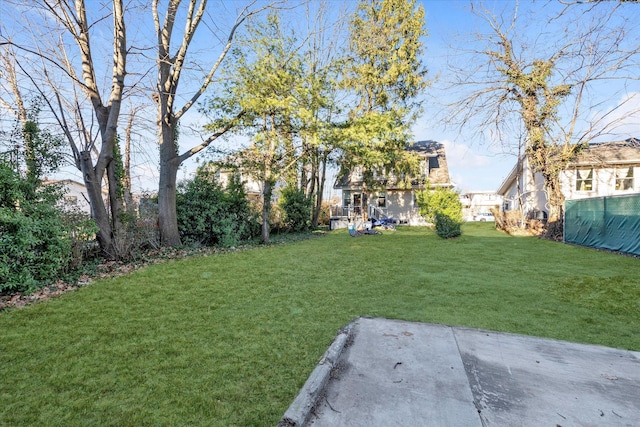 view of yard featuring a patio