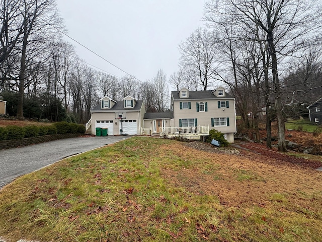 view of front of house featuring a front lawn and a garage