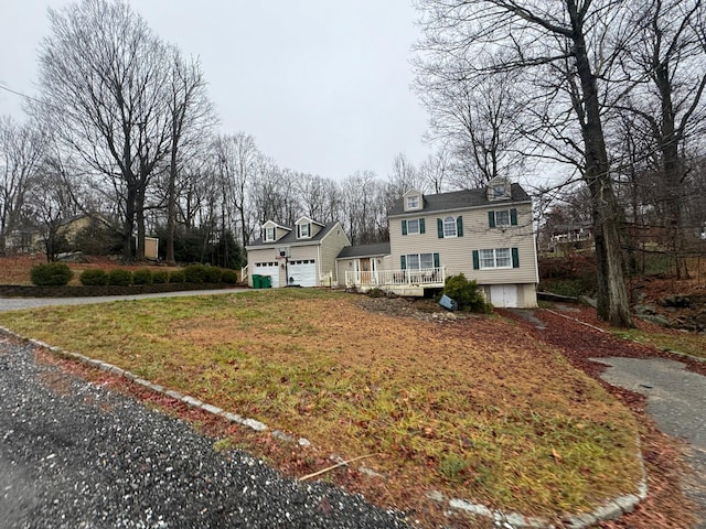 view of front of home with a front lawn