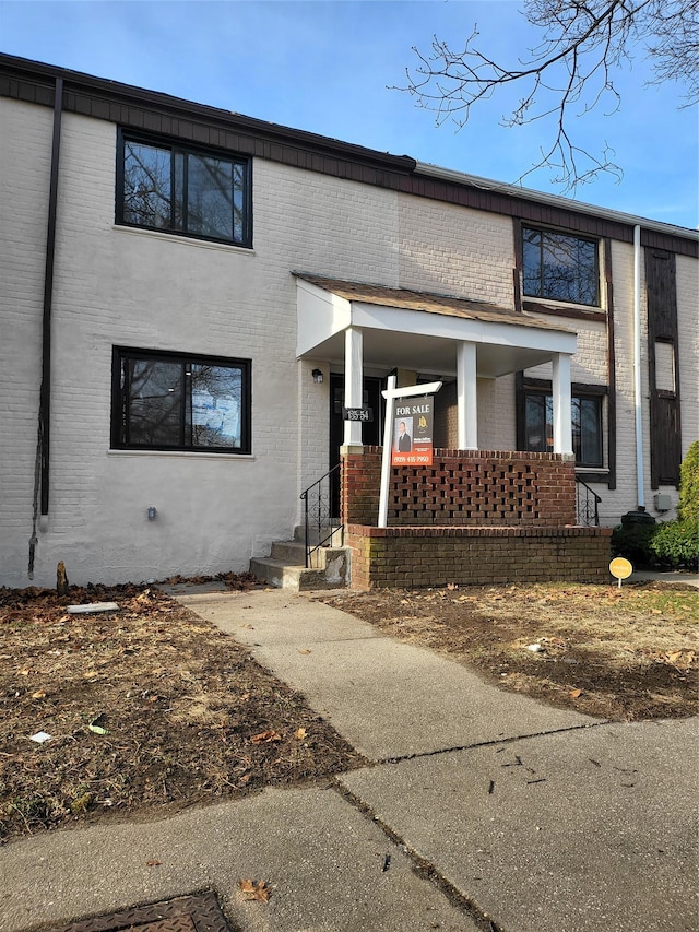 view of front of home featuring covered porch