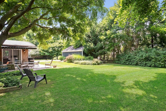 view of yard with a patio area