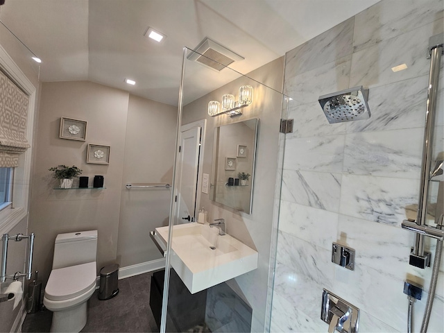 bathroom featuring toilet, a tile shower, and vaulted ceiling