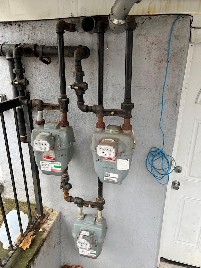 88 Taft Ave, Staten Island, NY 10301 - utility room featuring gas meter