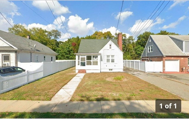 view of front of house featuring a front yard