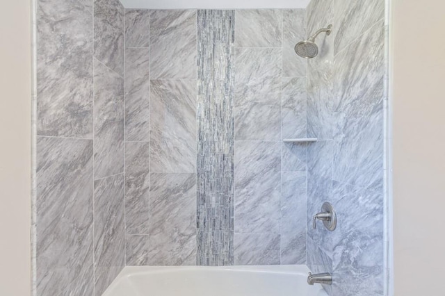 room details featuring tiled shower / bath combo