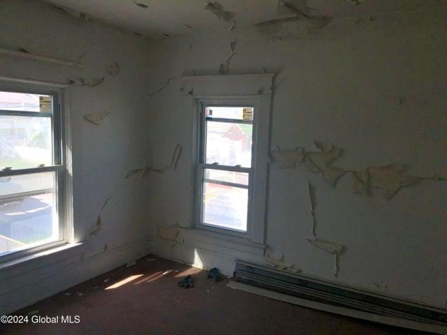 empty room featuring a healthy amount of sunlight