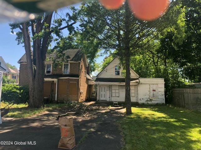 bungalow with fence and a front yard