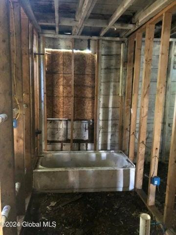 interior space featuring a washtub
