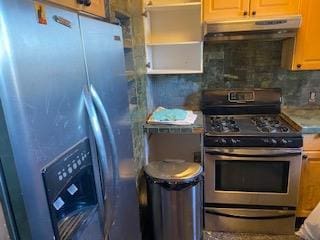 kitchen featuring appliances with stainless steel finishes and tasteful backsplash