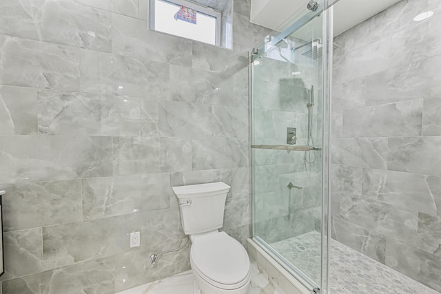 bathroom with a shower with door, vanity, and toilet