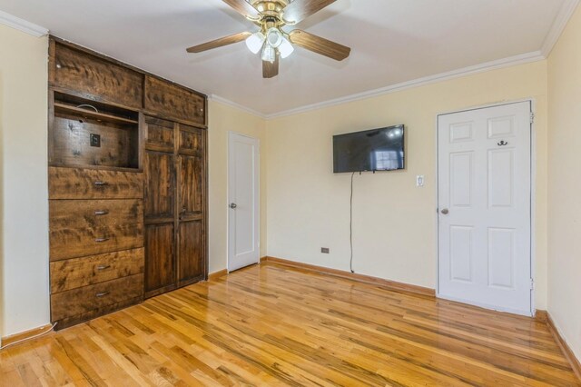 unfurnished bedroom featuring ceiling fan, ornamental molding, and light hardwood / wood-style flooring