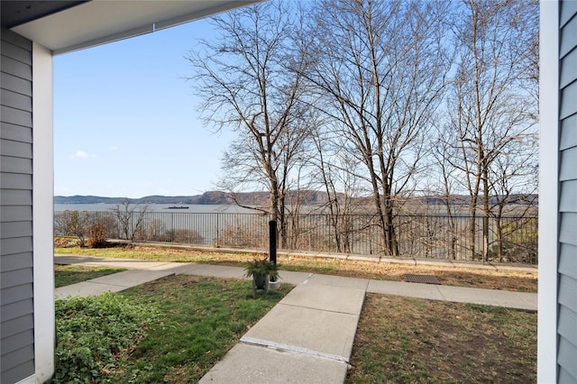 view of yard with a mountain view