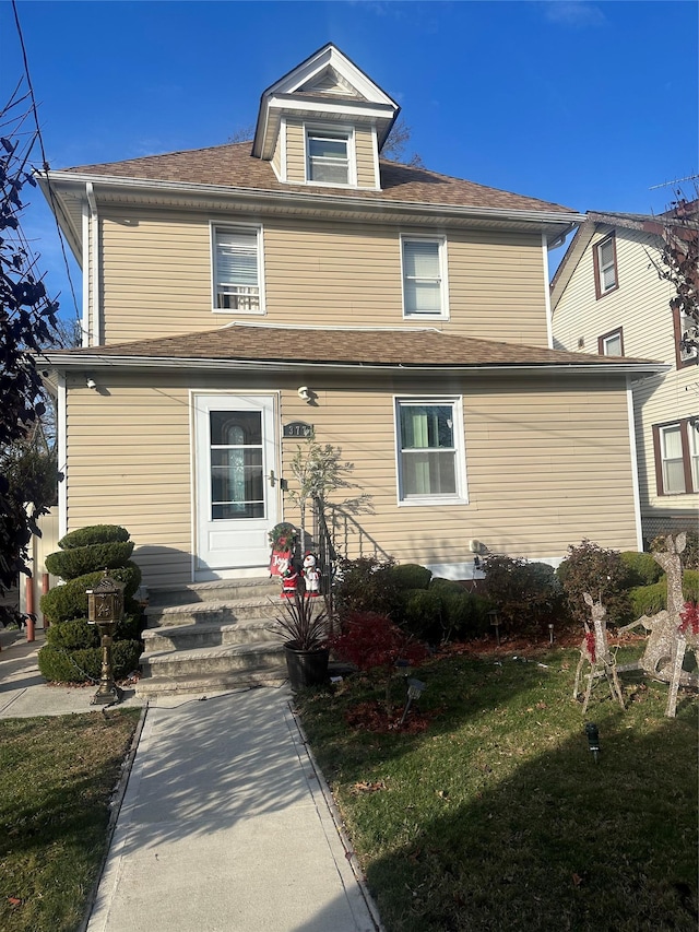 view of front facade with a front lawn