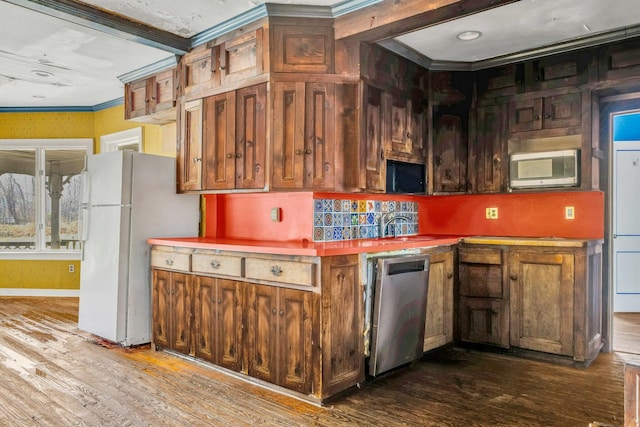 kitchen featuring crown molding, sink, dark hardwood / wood-style floors, and appliances with stainless steel finishes