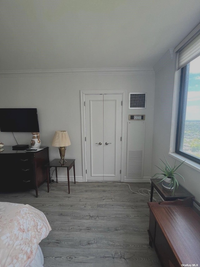 interior space with light wood-type flooring and crown molding