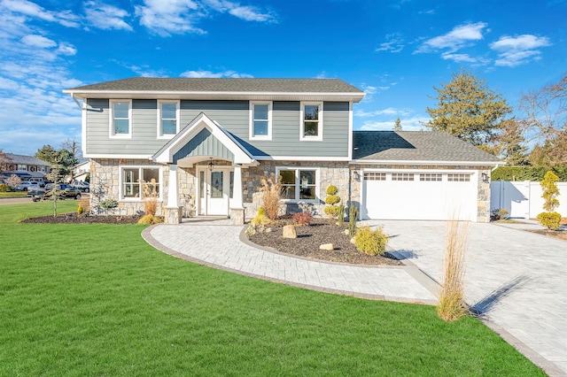 view of front facade featuring a front yard and a garage