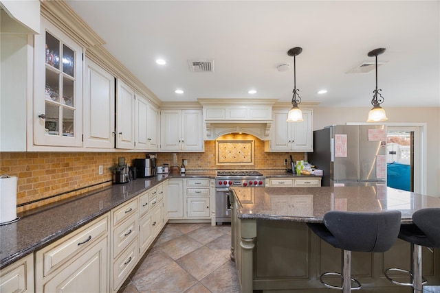 kitchen featuring a center island, stainless steel appliances, hanging light fixtures, and tasteful backsplash