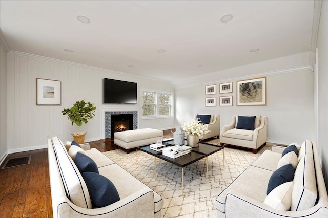 living room featuring light hardwood / wood-style flooring and ornamental molding