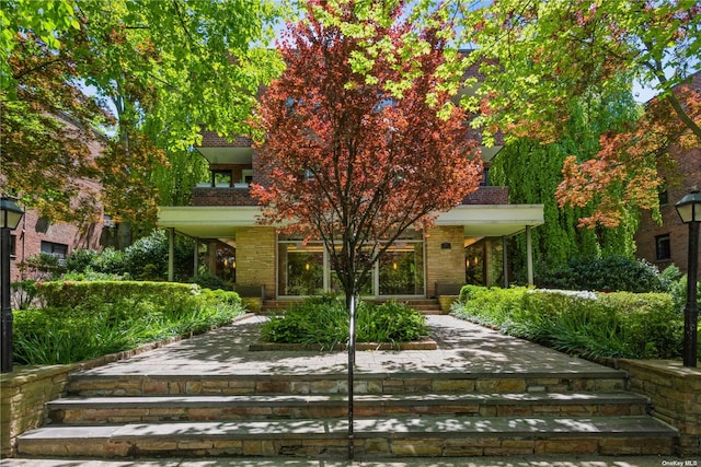 view of front of home with covered porch