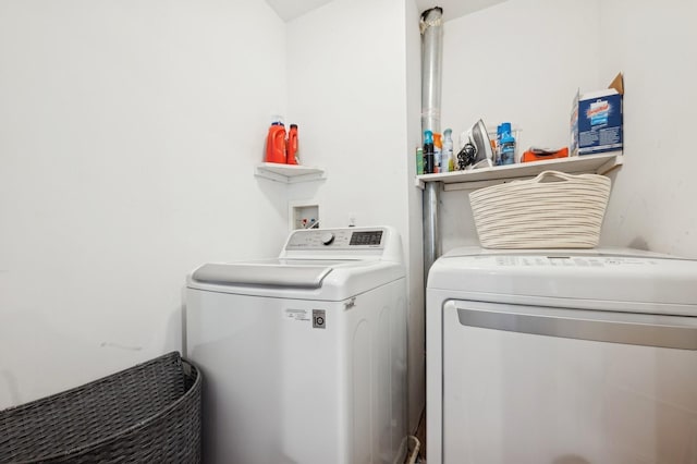 laundry room with washing machine and dryer