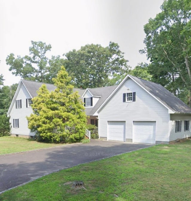 view of front of home featuring a front yard and a garage