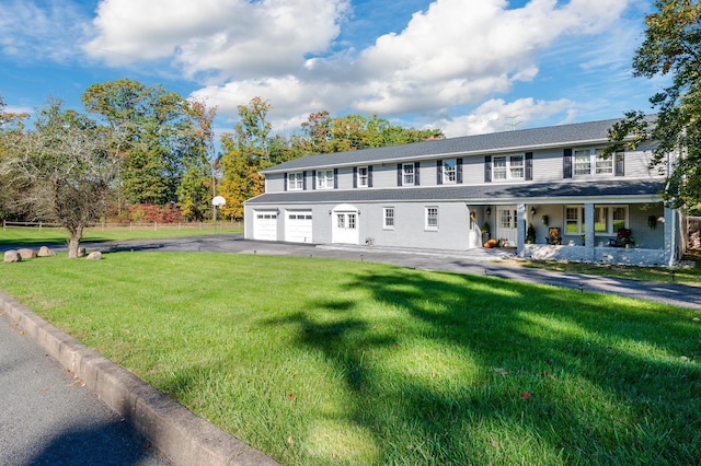 view of front of house featuring a front lawn and a garage