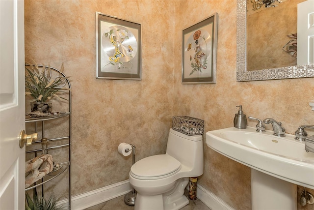 bathroom featuring sink and toilet