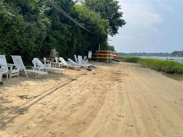 view of yard featuring a water view