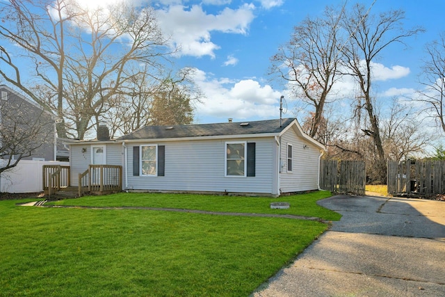 view of front of property with a front yard