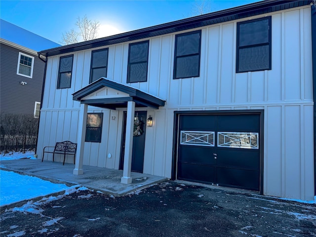 view of front of property featuring a garage