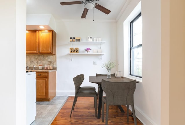 dining room featuring ceiling fan, light tile patterned floors, and ornamental molding