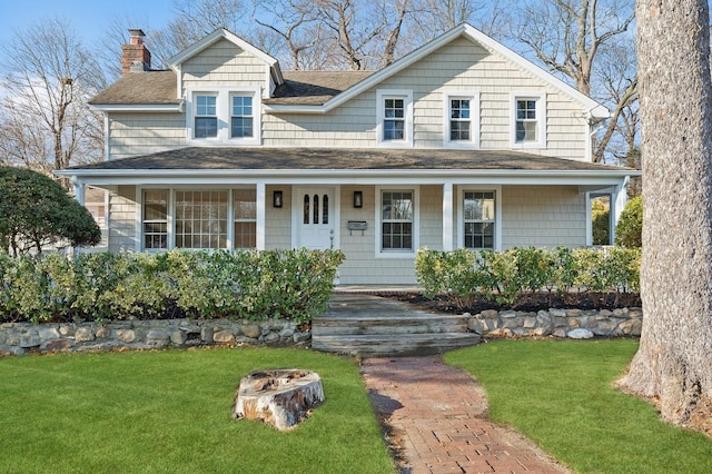 view of front of home featuring a front yard