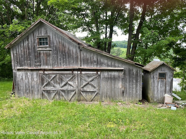 view of outbuilding featuring a yard