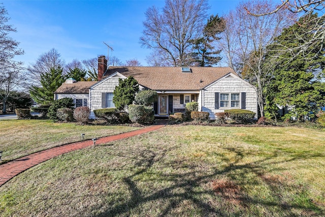 single story home with a front lawn