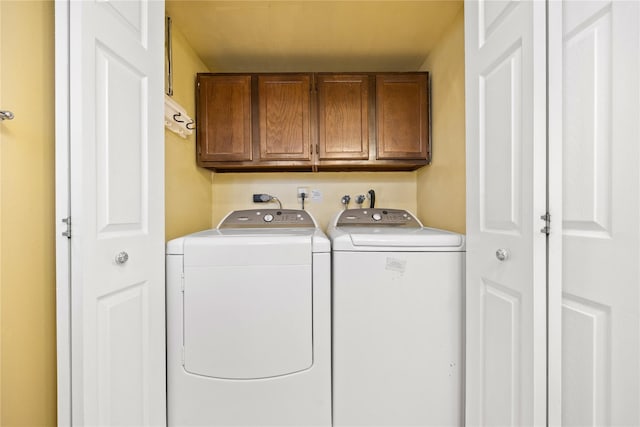 washroom with cabinets and independent washer and dryer