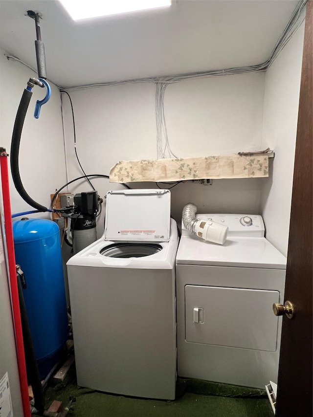 laundry room with independent washer and dryer