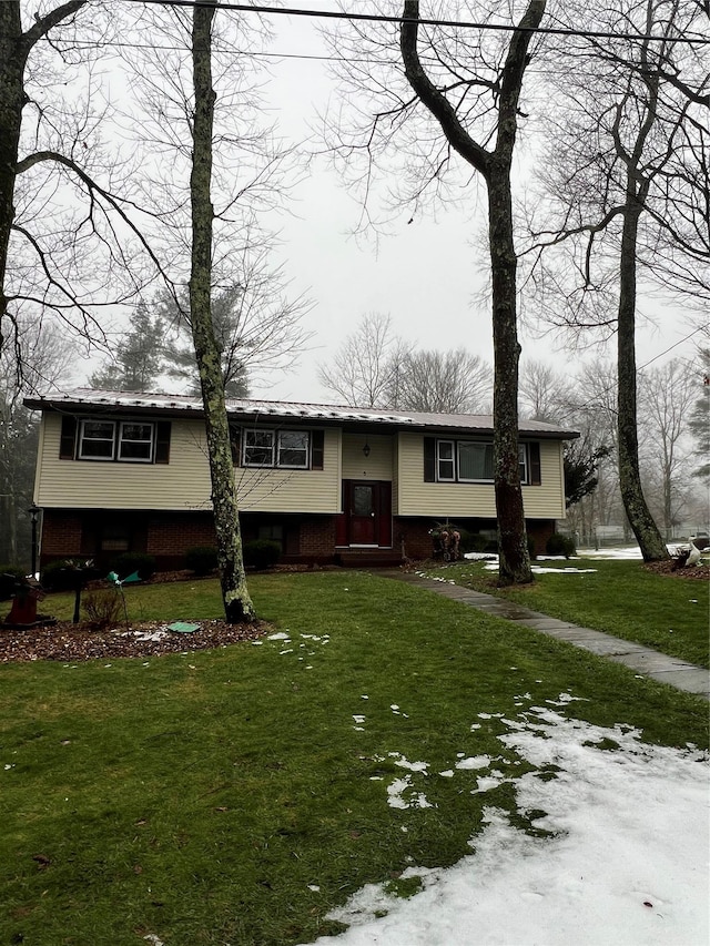 raised ranch featuring a front lawn