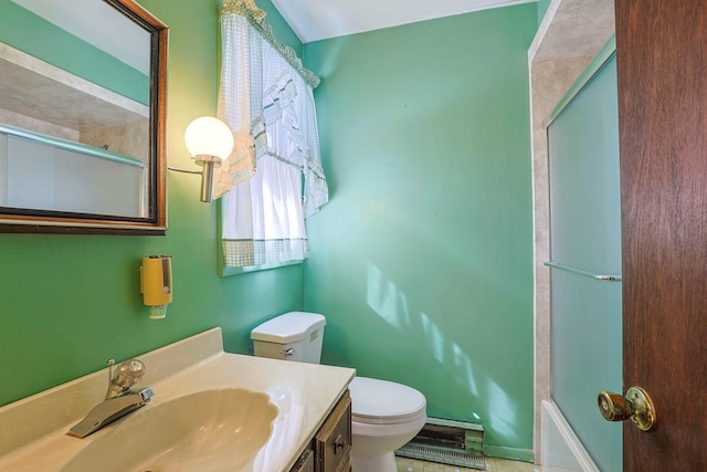 full bathroom with baseboards, a shower with shower door, vanity, and toilet