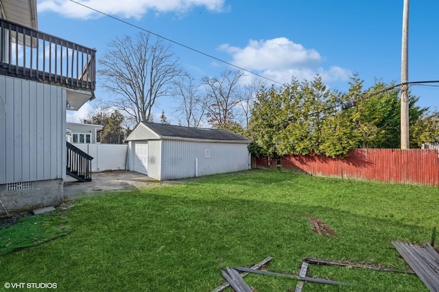 view of yard with an outbuilding and a garage