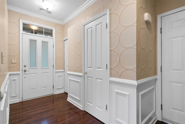 entrance foyer featuring a wainscoted wall, ornamental molding, visible vents, and wallpapered walls