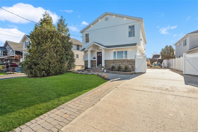 view of front facade with a front lawn