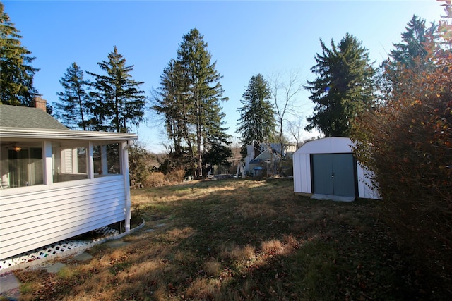 view of yard featuring a storage unit