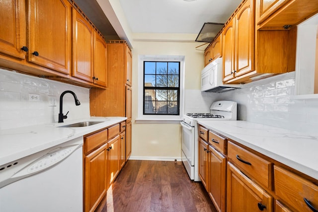 kitchen featuring white appliances, dark hardwood / wood-style floors, tasteful backsplash, and sink