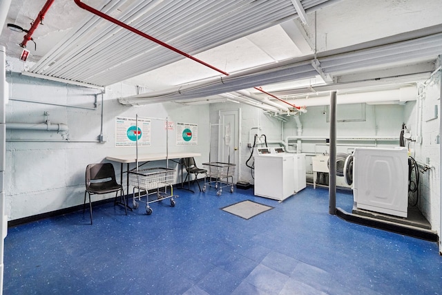 garage featuring washing machine and clothes dryer