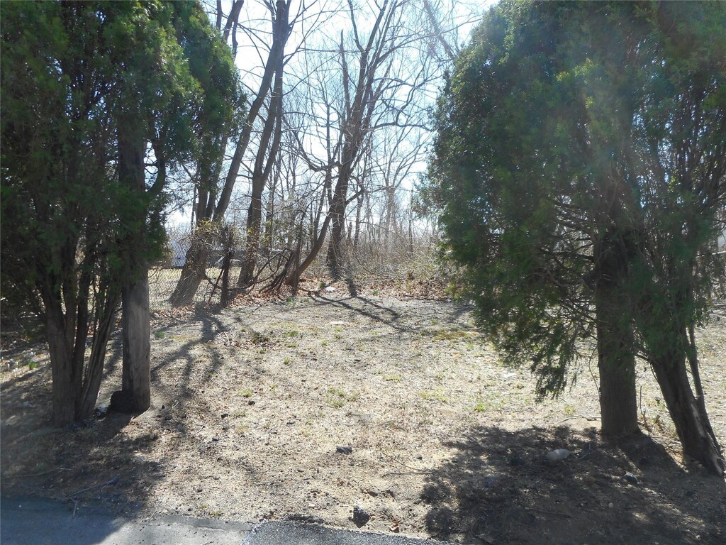 45 Brewster Ln, Amityville, NY 11701 - photo 2